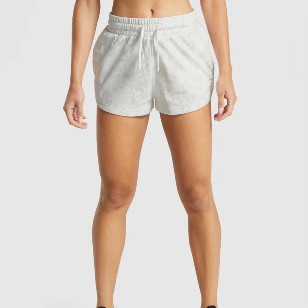 Gymshark white/cream animal graphic short